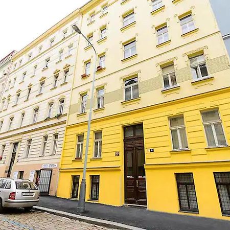 Ground Floor Apartment Прага Екстериор снимка