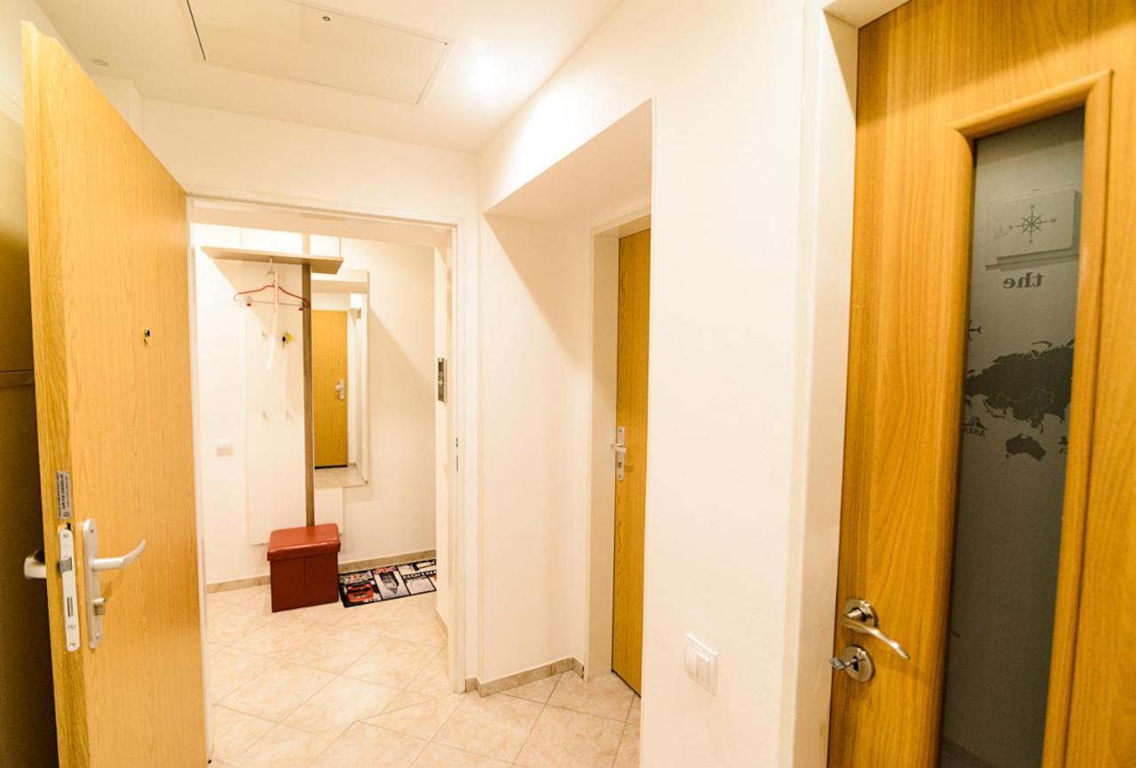 Ground Floor Apartment Прага Екстериор снимка