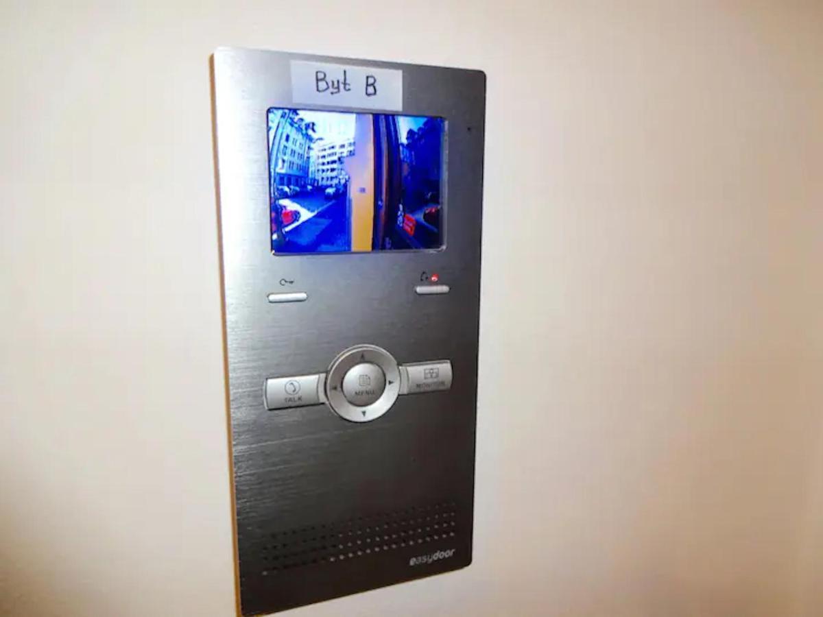 Ground Floor Apartment Прага Екстериор снимка