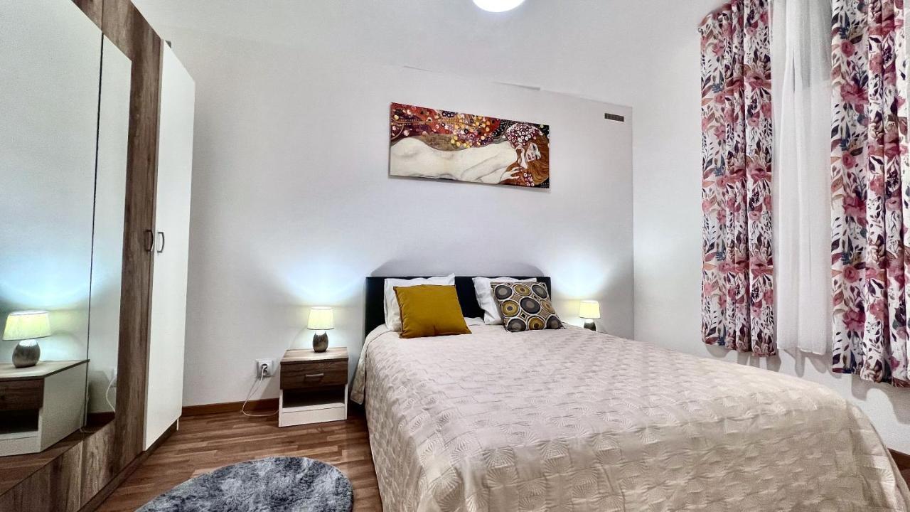 Ground Floor Apartment Прага Екстериор снимка