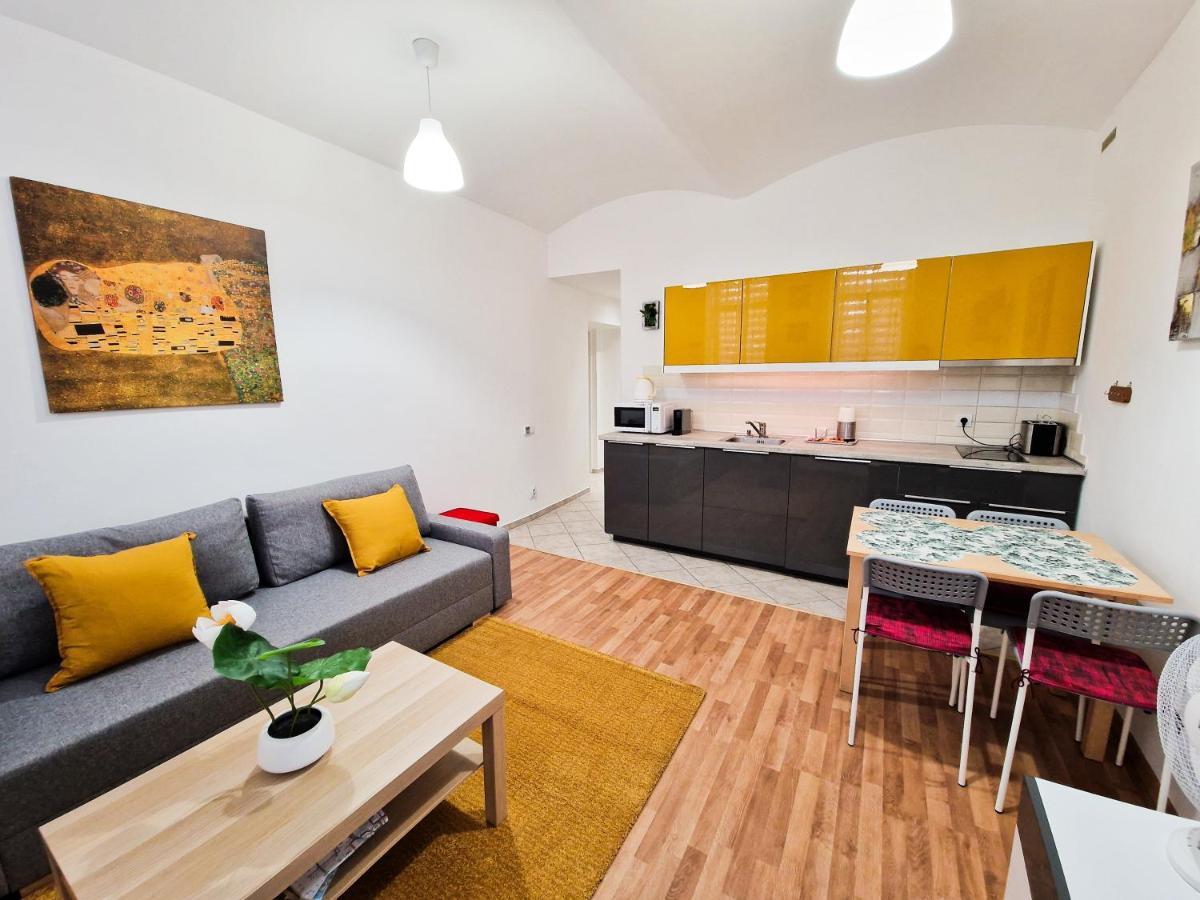 Ground Floor Apartment Прага Екстериор снимка