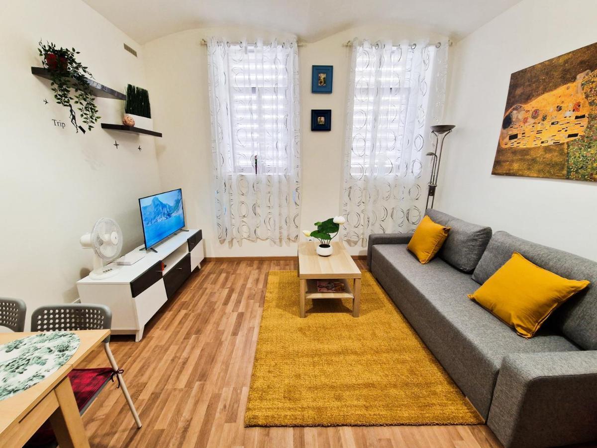 Ground Floor Apartment Прага Екстериор снимка