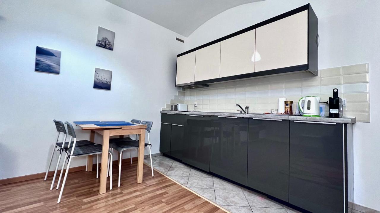 Ground Floor Apartment Прага Екстериор снимка