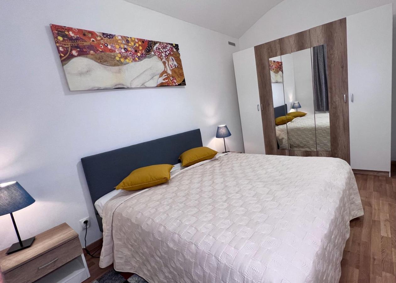 Ground Floor Apartment Прага Екстериор снимка
