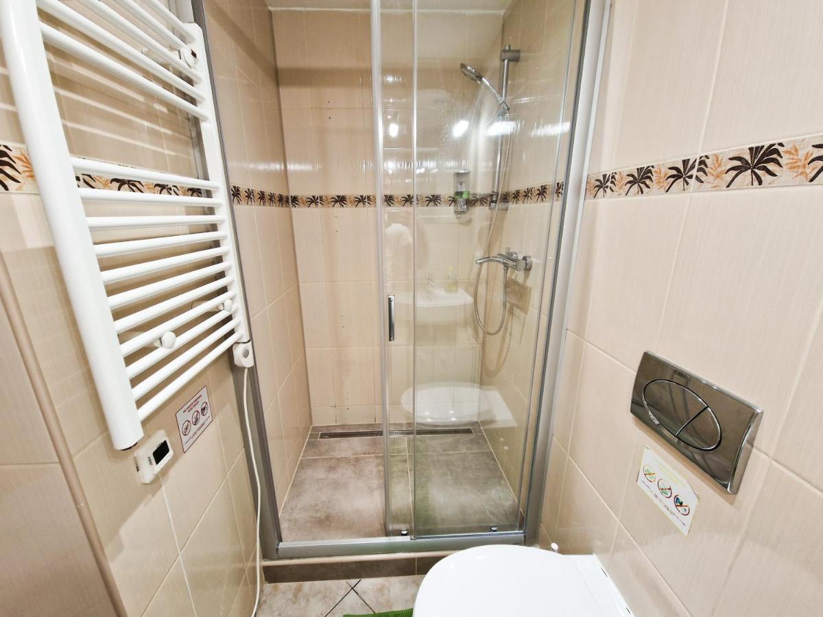 Ground Floor Apartment Прага Екстериор снимка