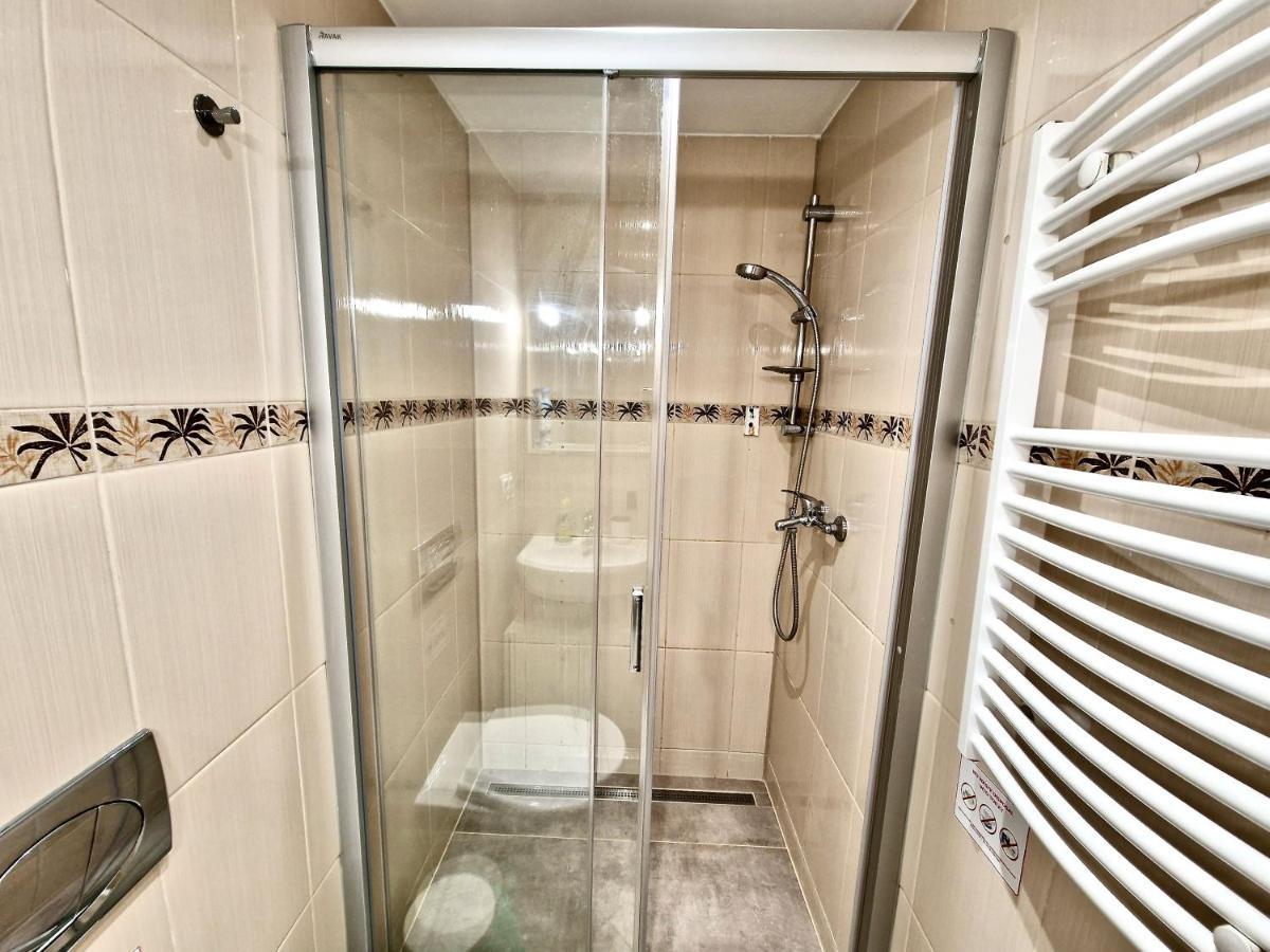 Ground Floor Apartment Прага Екстериор снимка